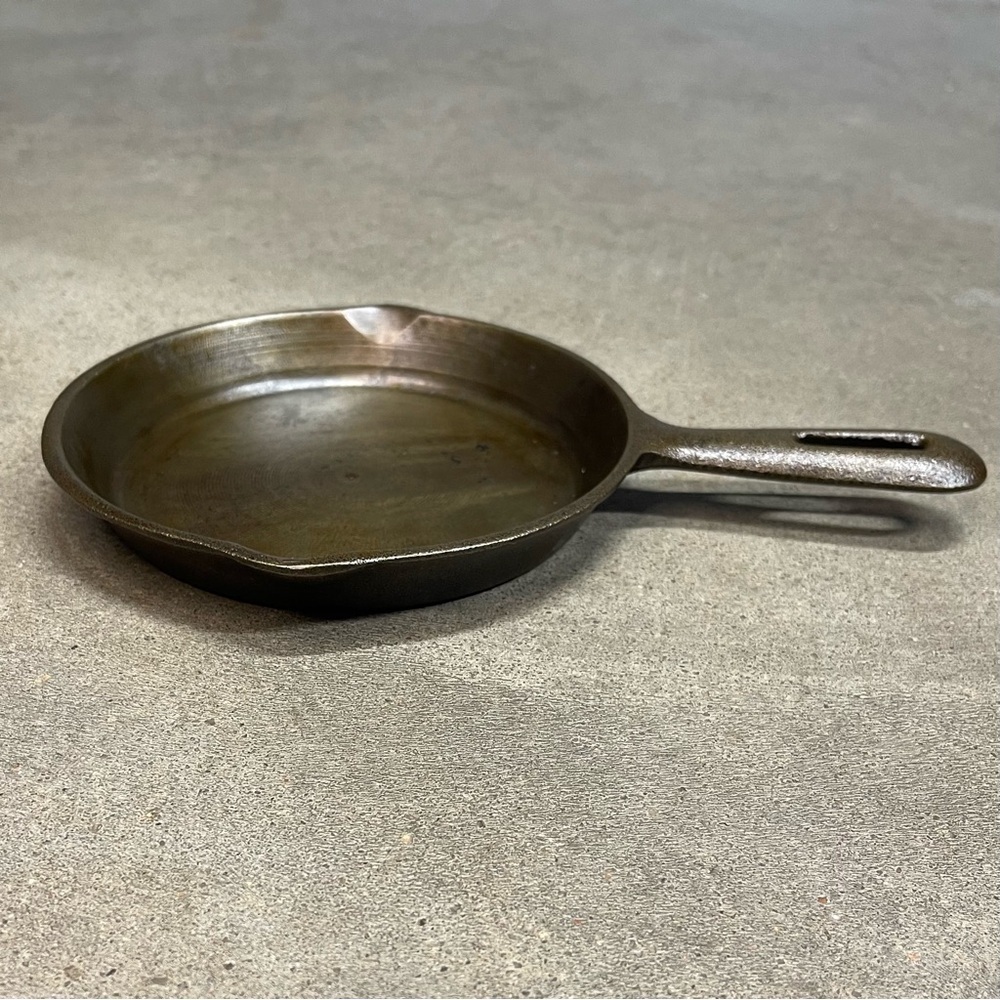 Vintage Cast Iron Skillet Pan Pouring Spouts Made In Taiwan